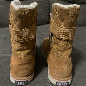 Sorel Tan Suede Boots with Gold Stars